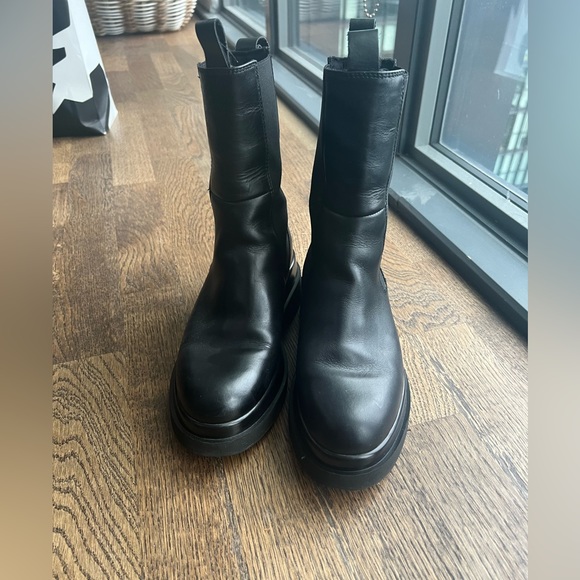 Browns Genuine Leather Black Boots - Picture 3 of 5